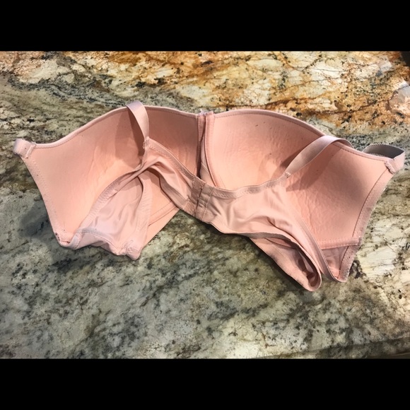 Daisy Fuentes Bra - Picture 3 of 4